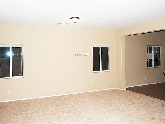 4th image of 3828 Hollycroft Dr