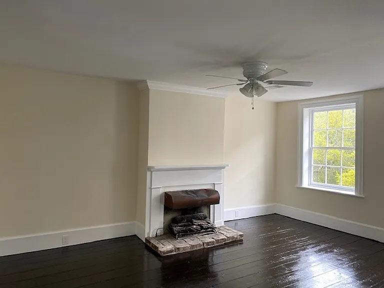 118 E Harris St — Photo 4
