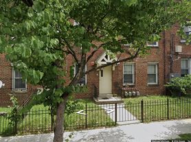 1706 16th Street SE, 1X1