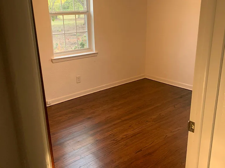 1708 Liberty St — Photo 8