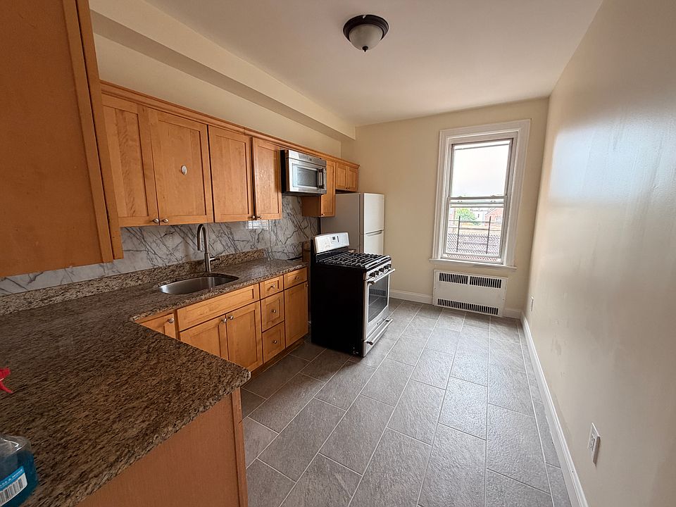 1st image of 1539 Hollywood Ave #3