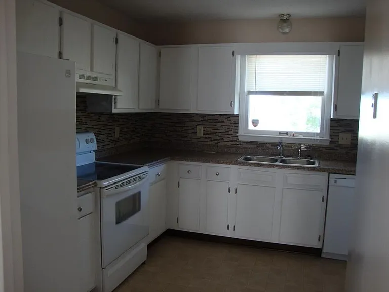 2208 Patriot Dr — Photo 2
