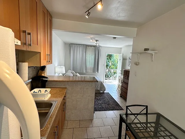 913 N Fairfax Ave #10 — Photo 5