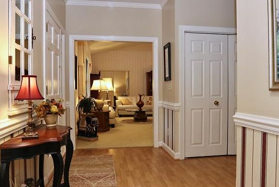 3rd image of 206 Fieldstone Dr