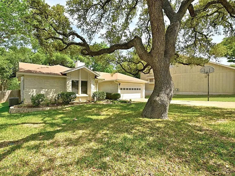 1714 Kimmerling Ln — Photo 3