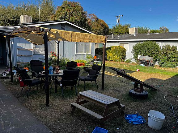 4th image of 40-44 Byron Ave