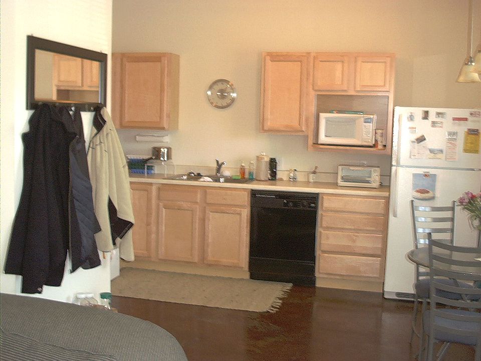 2nd image of 2700 E 10th St APT 17