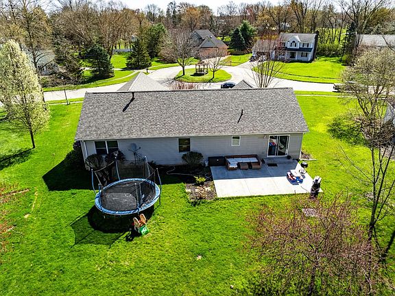 5th image of 61 Chapel Dr