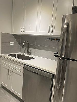 4th image of 404 E 79th St APT 22E