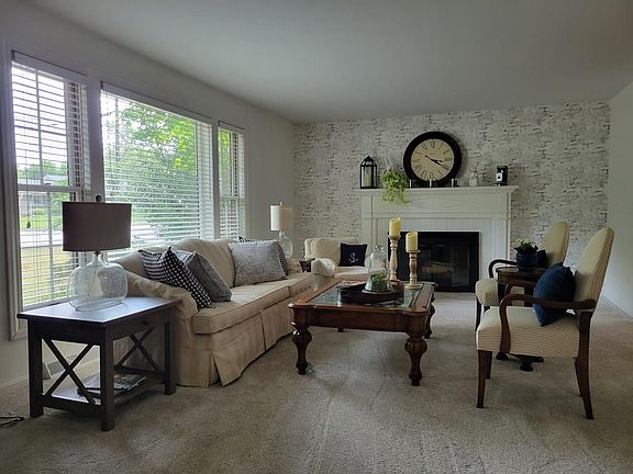3rd image of 404 Hillcrest Dr