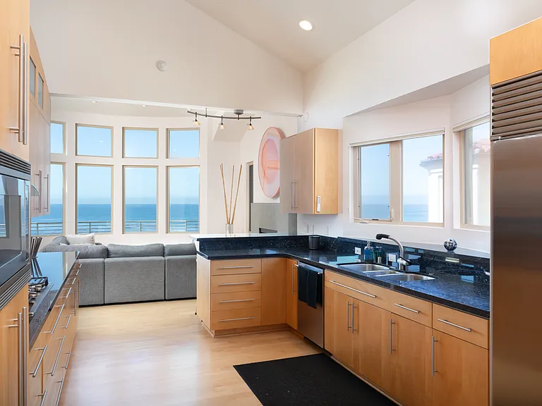 W Cliff Dr — Photo 10