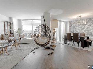 806 Harmon Cove Tower #806, Secaucus, NJ 07094