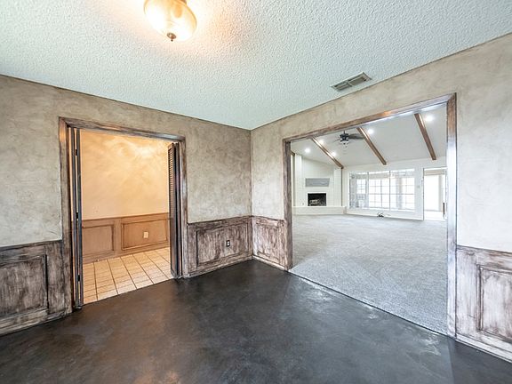 4th image of 4004 Crestwood Ave