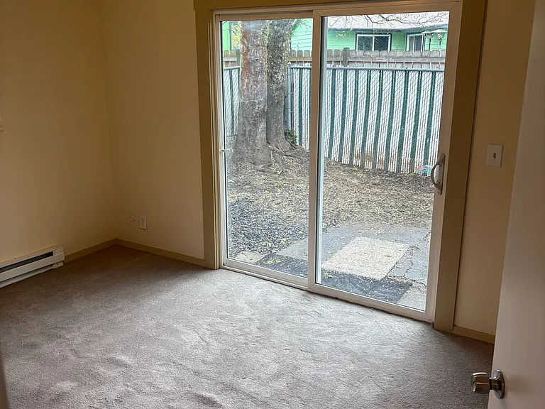 9650 SE 42nd Ave #6 — Photo 6