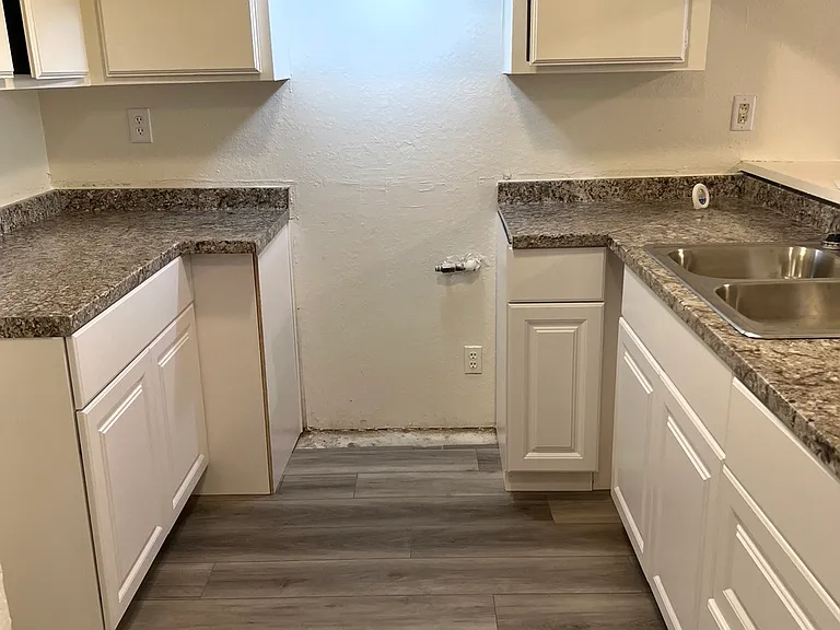 43711 Challenger Way #16 — Photo 4