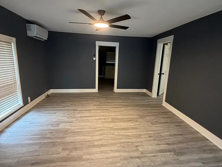 528 E Orange St — Photo 9