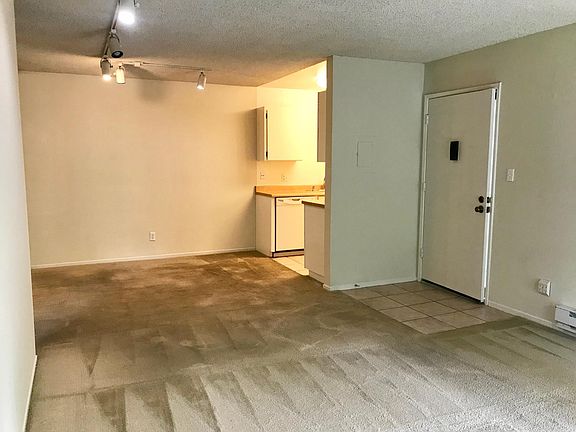 5th image of 404 Boardwalk Ave APT 8