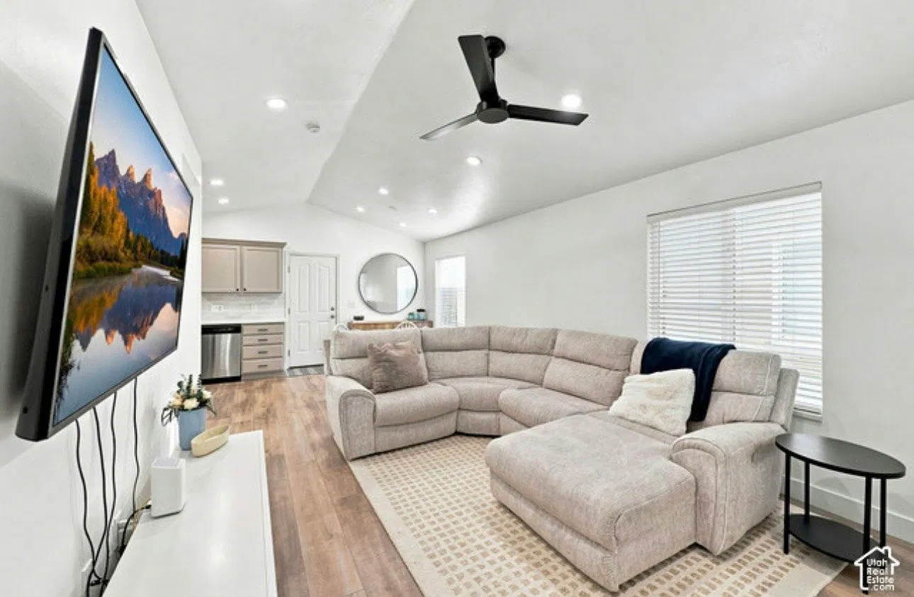 3988 Dillon's Drive — Photo 3