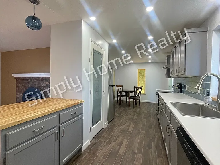 7808 Pamela Ct SE — Photo 10