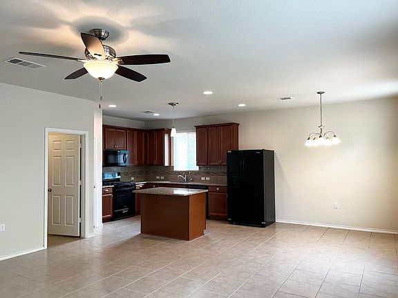 4th image of 15216 Guffey Dr