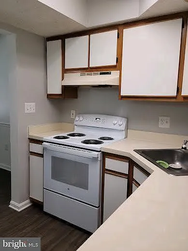 3 bed, 1.5 bath, 1030 sqft, $1,550 — Photo 4