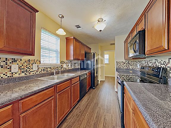 3rd image of 105 Tulip Grove Point