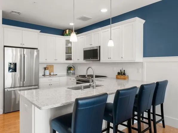 1 Mariners Way Unit 207, Plymouth, MA 02360