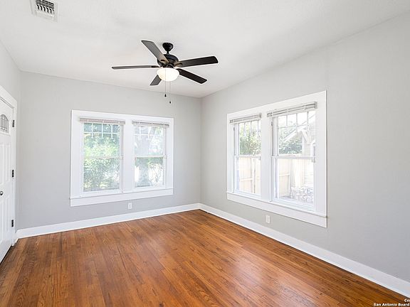 5th image of 1127 W GRAMERCY PL