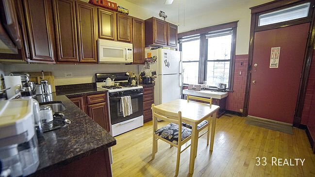 1st image of 821 N Winchester Ave #1