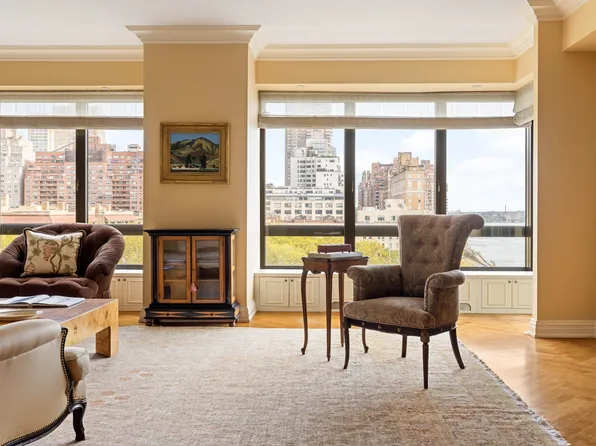 530 East 76th Street image 2 of 19