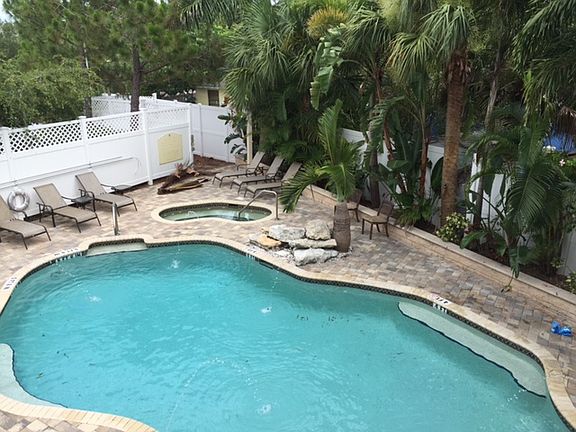 3rd image of 827 Roosevelt Blvd #206