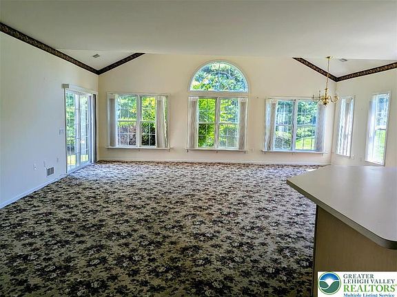4th image of 72 Glenmoor Cir S