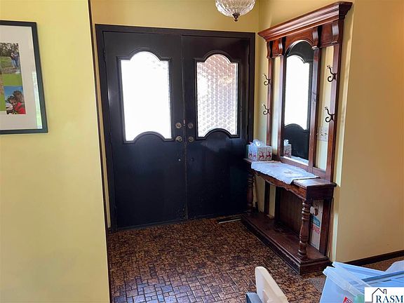 2nd image of 511 3rd St SW