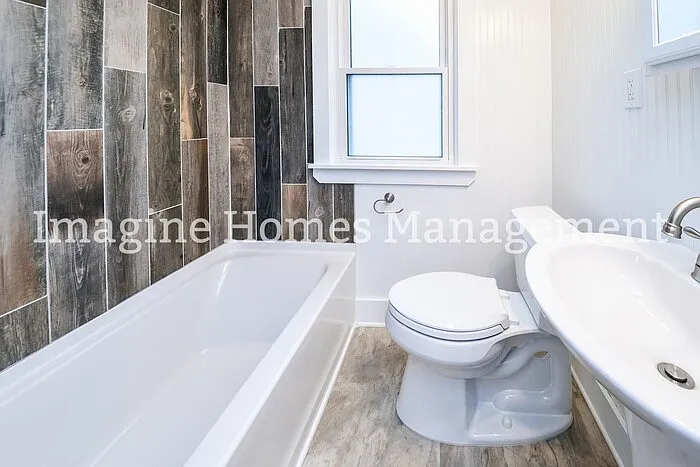 2178 Glenbury Ave — Photo 12