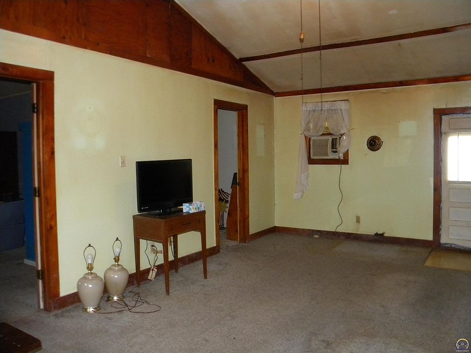 500 E Park Ave, Hartford, KS 66854 MLS 230669 Zillow