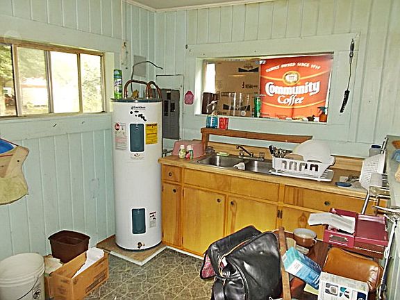 4th image of 7956 Johns Dr
