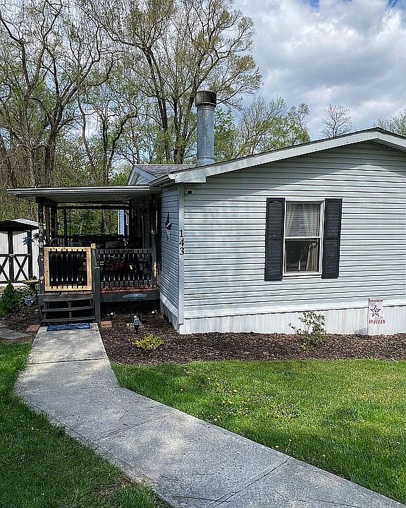 1st image of 143 Spreading Oak Dr