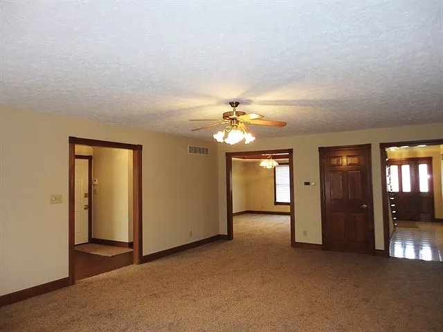 1121 New Harmony Dr — Photo 7