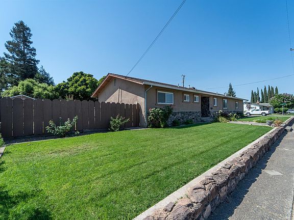 3rd image of 825 California St