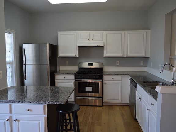 5th image of 913 Prestwyck Ct #1
