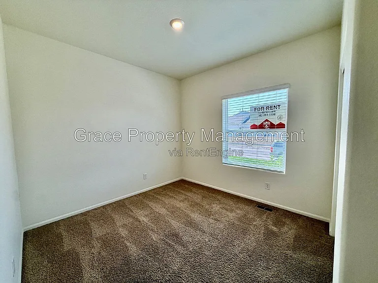 524 Jordan St — Photo 3
