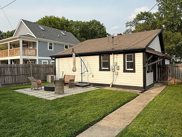 920 N Oriental St — Photo 16