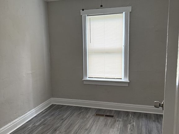 5th image of 103 Ware St