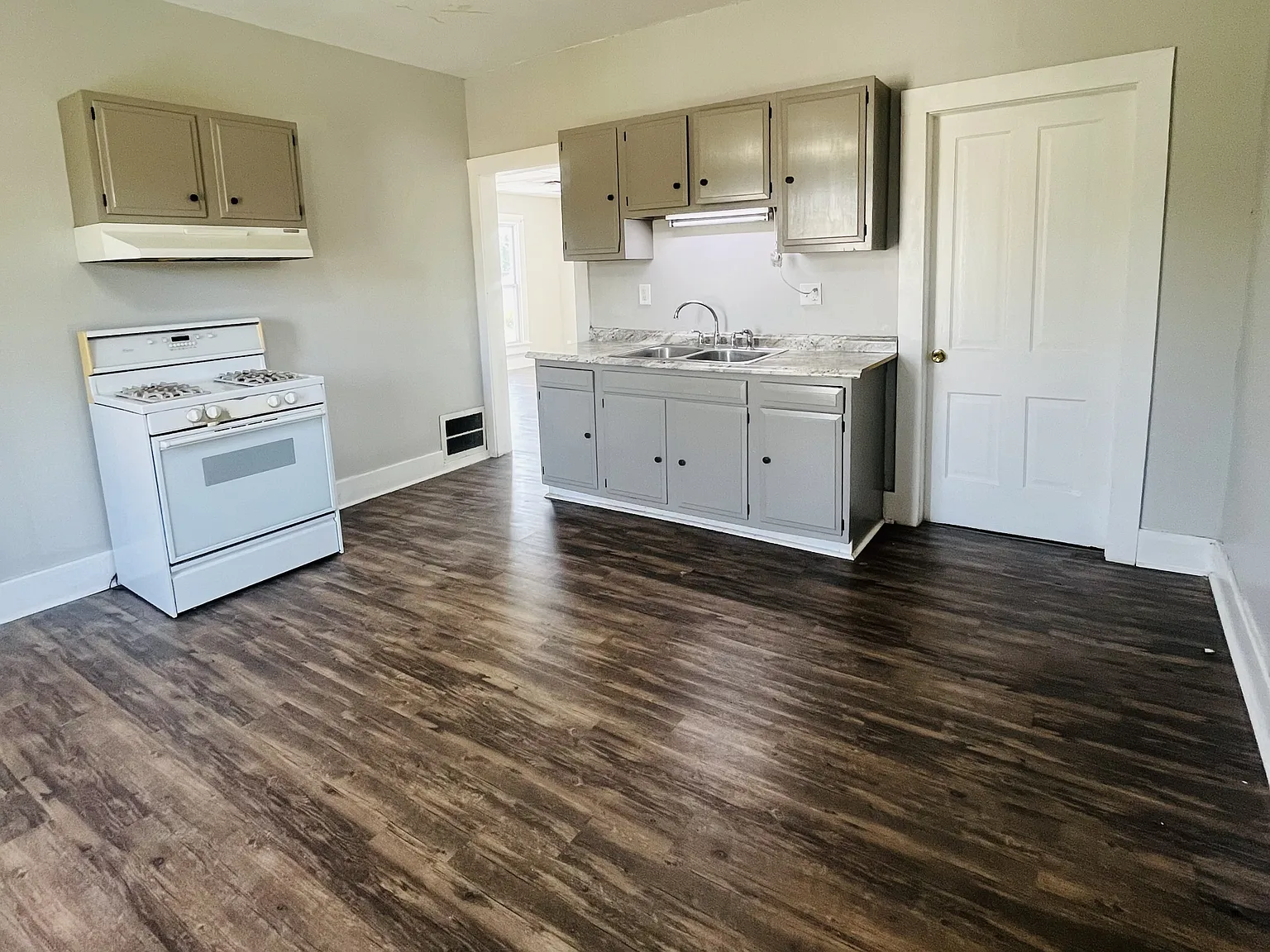 701 S. West - B — Photo 2