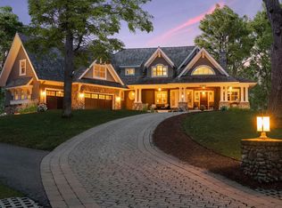 4285 Circle Dr, Deephaven, MN 55391