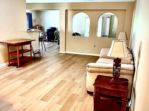 3rd image of 2410 Savannah Blvd