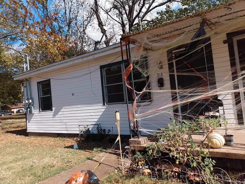 2nd image of 318 Harwood St