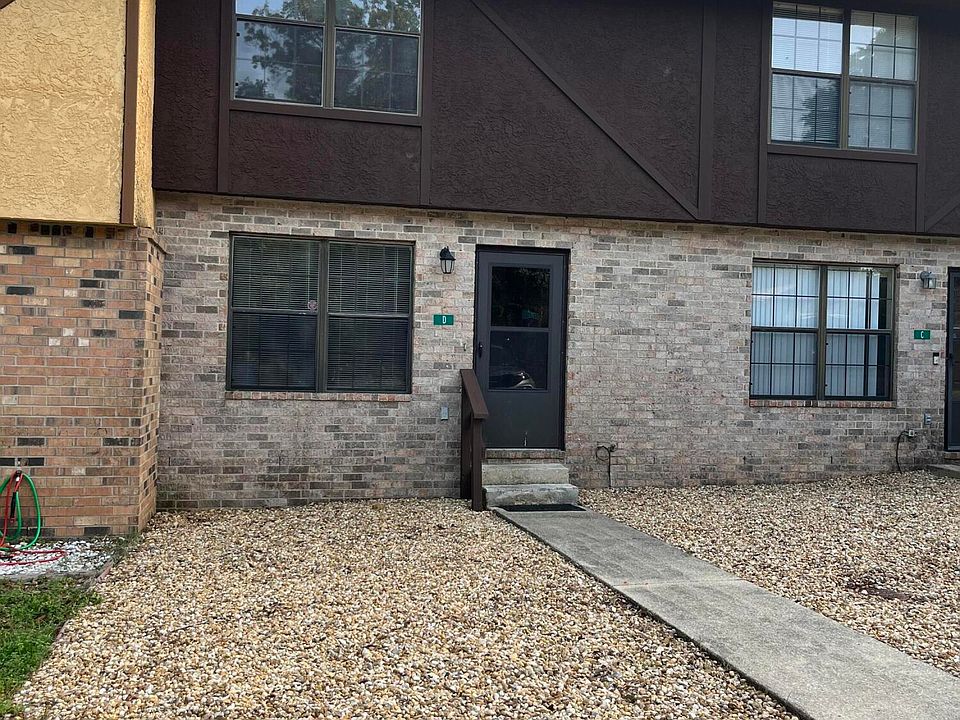 1st image of 216 1st St SE APT D