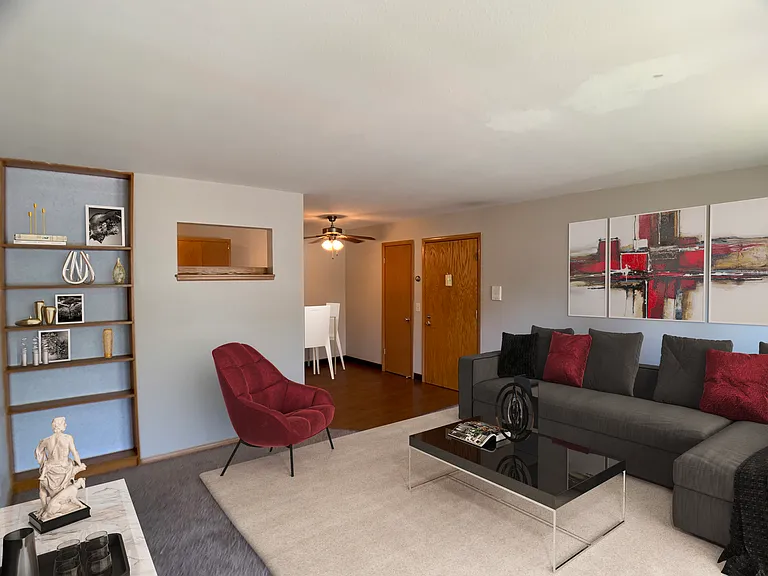 Broadway West Apartments — Photo 6
