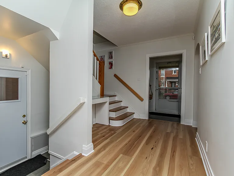 220 Cowley Ave — Photo 29